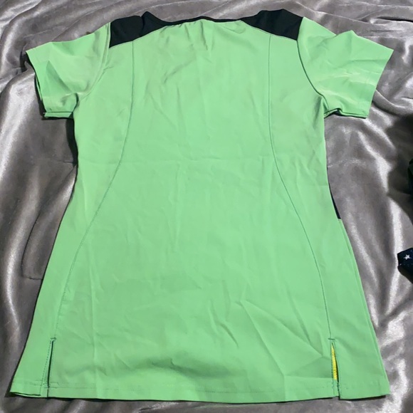 Wonderwink scrubs in extra small and small. - Picture 3 of 7